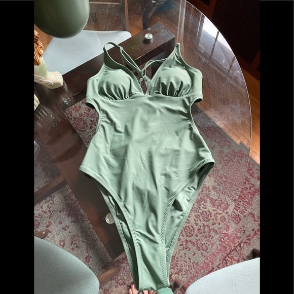 BRAND NEW WITH TAGS!! Cupshe Kelsey One Piece in Sage. - Picture 2 of 3